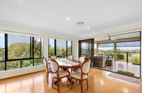 Wynnum West House | Bayside Mansion Sleeps 14 Pool Sauna Kids Room