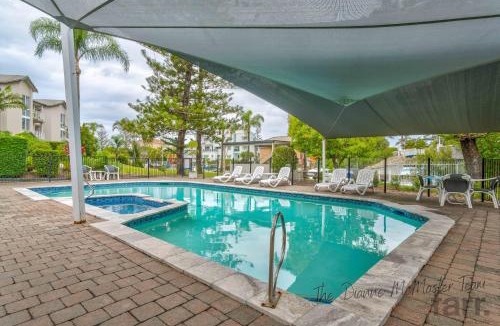 Runaway Bay Apartment | Bayview Bay Apartment and Marina