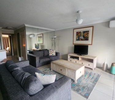 Runaway Bay Apartment | Bayview Bay Apartments and Marina