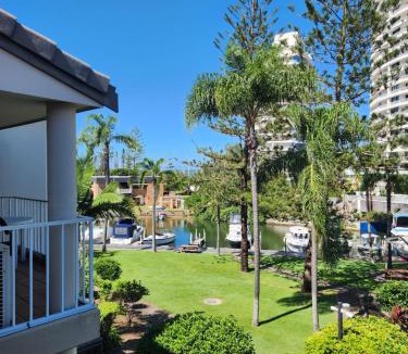 Runaway Bay Apartment | Bayview Bay Apartments and Marina
