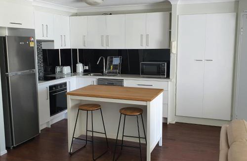 Runaway Bay Apartment | Bayview Bay Apartments and Marina