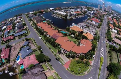 Runaway Bay Apartment | Bayview Waters Apartments