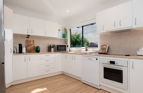 Maloneys Beach House | Beach Across the Lane Maloneys Hideaway
