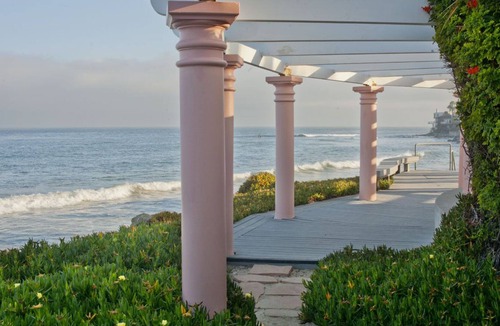 Central Malibu Condo | Beach Boho Chic -Oceanfront Malibu Condo