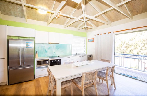 Point Lookout Apartment | Beach Break - Fabulous beachside apartment only 100 m to patrolled surf beach.