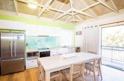 Point Lookout Apartment | Beach Break - Fabulous beachside apartment only 100 m to patrolled surf beach.