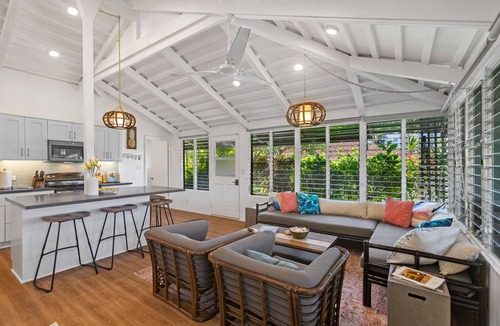 Kaanapali Cottage | Beach Bungalow w/Cruiser Bikes & Pickleball!
