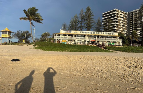 Gold Coast Apartment | Beach front opposite surf club