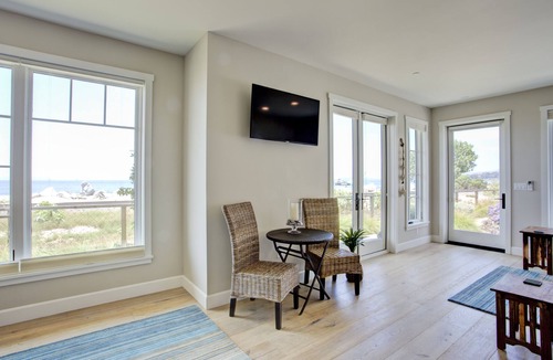Toro Canyon Apartment | Beach front Sea Loft in Santa Barbara. Weekly discounts. Best beach sunsets!