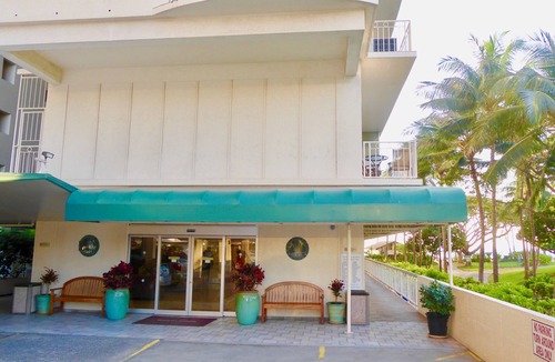 Waikiki Condo | Beach Front Studio With Spectacular Ocean Views
