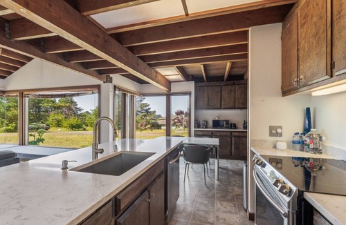 Manchester Cottage | Beach Gem Scenic Views & BBQ Yard