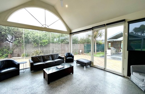 Rye House | beach-house-ocean-bayside-beaches: Golf Green, Playground, Hot Tub, Wifi, Foxtel