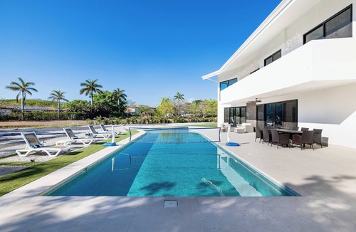 Tamarindo Villa | Beach Manna House: King, Queen & Bunk + Epic Pool