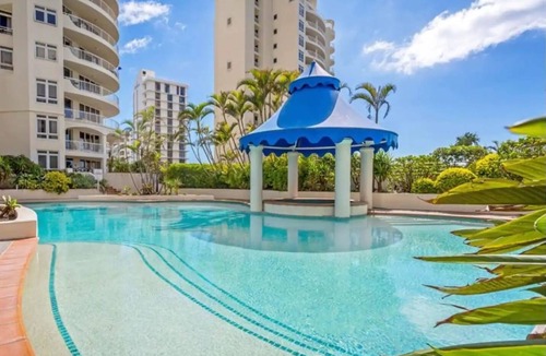 Gold Coast Apartment | Beach Views from every room! Footsteps to the sand