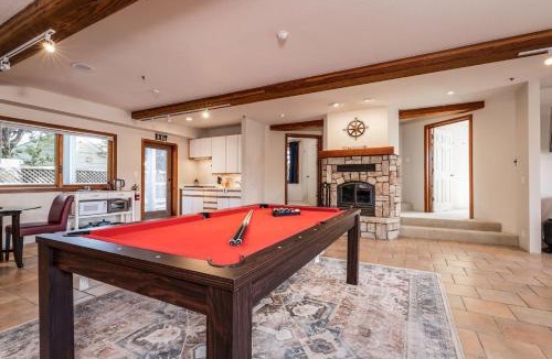El Granada House | Beach Villa Home - Walk to Beaches Trails Restaurants Activities & more