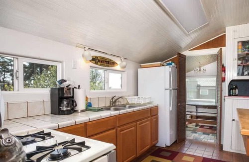 Eastside Santa Cruz House | Beachfront at Twin Lakes Beach