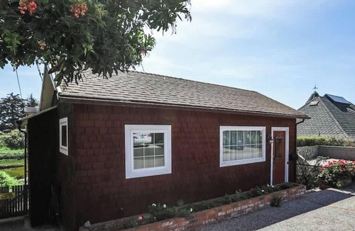 Eastside Santa Cruz House | Beachfront at Twin Lakes Beach