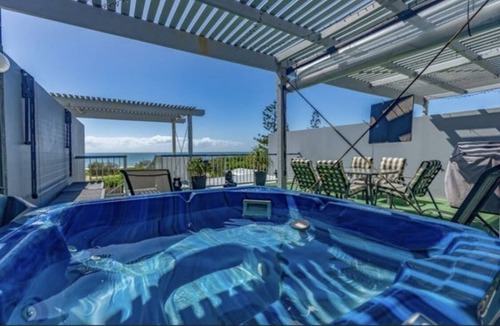 Marcoola Apartment | Beachfront, ocean views, private rooftop terrace with spa, pool, walk to beach