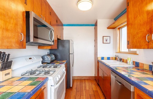 Sharp Park Apartment | Beachfront Ocean Views 20 mins to SF! (Neptune 1)