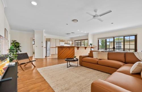 Golden Beach House | Beachfront - Opposite Boat Ramp