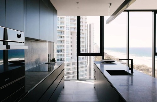 Gold Coast Apartment | Beachfront Penthouse Broadbeach Waters.