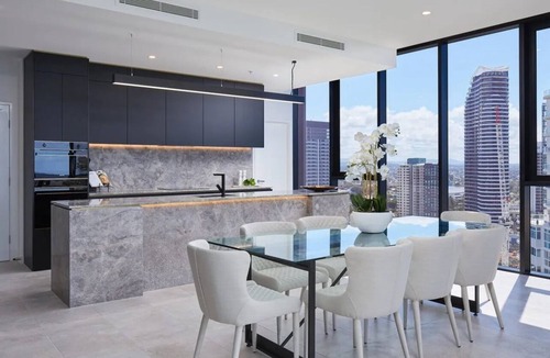 Gold Coast Apartment | Beachfront Penthouse Broadbeach Waters.