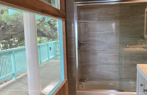 Waialua House | Beachfront traditional Hawaiian home