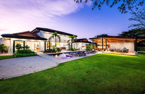 Pinilla Villa | Beachside Bliss 4BR Lux Villa, Pool, Terrace, Golf