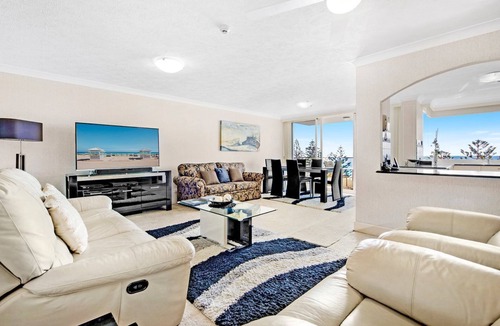 Burleigh Heads Apartment | Beachside Getaway, Southern Cross Seventh Floor