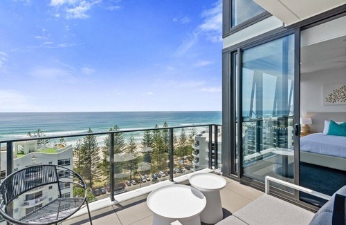 Burleigh Heads Apartment | Beachside Luxury in Burleigh Heads!