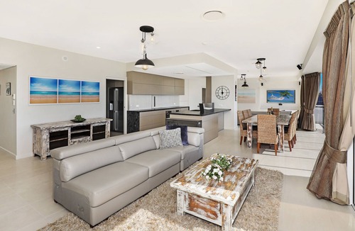 Buddina Apartment | Beachside Resort - Kawana Waters