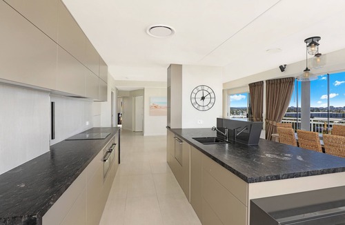 Buddina Apartment | Beachside Resort - Kawana Waters