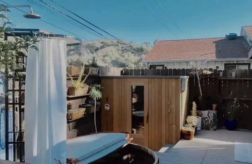Beachwood Canyon Cabin | Beachwood Cabin Spa with Sauna and Hot Tub