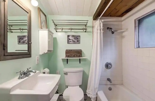 Beachwood Canyon Cabin | Beachwood Cabin Spa with Sauna and Hot Tub