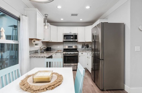 Paso Robles House | Beachy bungalow close to downtown, tin city & more