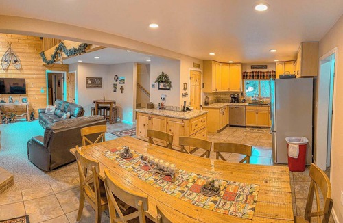 Sierra Cedars Cabin | Bear Bottoms Family Cabin-Huge GAME ROOM!