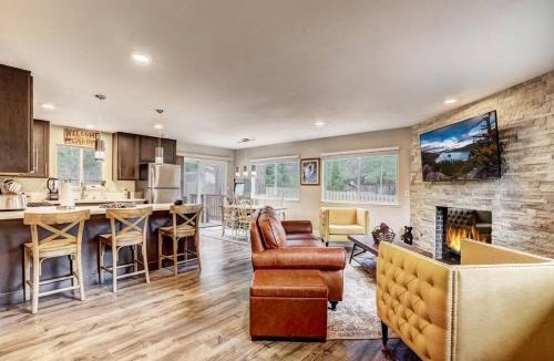 North Upper Truckee House | Bear Cub Cabin - Pets - Hot tub - Arcade Game
