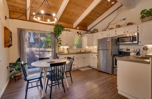 Tahoma Cabin | Bear's Den: 2 BR, 1 BA Cabin/Bungalow in Tahoma, Sleeps 4