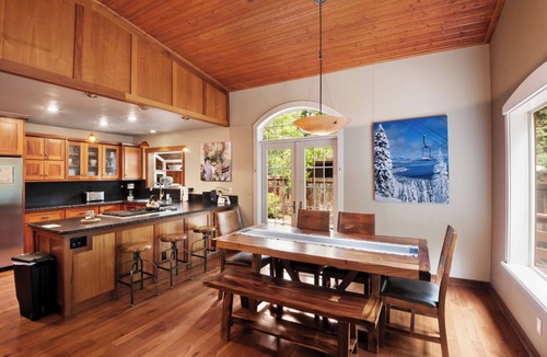 Tahoe Sierra Estates Cabin | Bearadise Luxury Cabin - Close to Tahoe City, Hot Tub