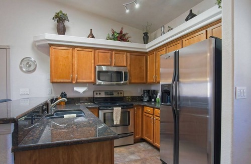 Lake Havasu City Villa | Beautiful 1 Bdrm Villa! Overlooks Pool with 44' Deep 13'6" High Attached Garage