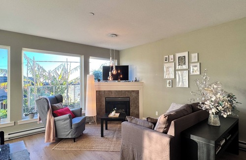 White Rock Apartment | Beautiful 2-bedroom residence in charming White Rock near the beach