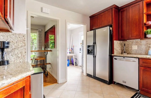 Suburban Park - Lorelei Manor - Flood Park Triangle House | Beautiful 3-bedroom house/backyard in enchanting Menlo Park