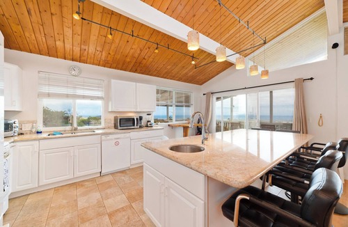 Kona Palisades House | Beautiful 6-bedroom house with panolamic sea view in charming Kailua-Kona.