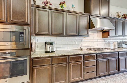 Greenacres House | Beautiful Bakersfield Home ~ 8 Mi to Downtown!