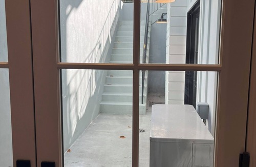 Downtown Apartment | Beautiful Basement Apartment In Downtown Menlo Park, 5 Minutes from Stanford!