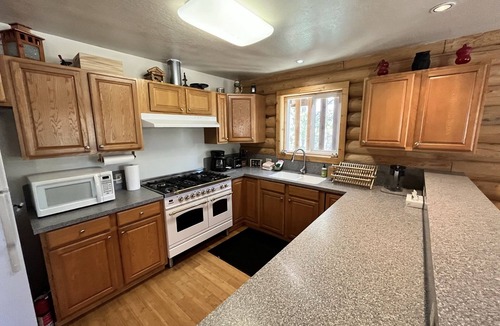 Bear Valley Cabin | Beautiful Bear Valley Real Log Cabin - 2 Big Balconies - Outdoor/Indoor Dining