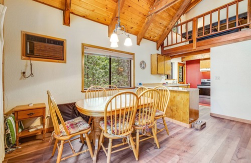 Arnold Cabin | Beautiful Blue Lake Springs cabin with fireplace, deck, and private W/D