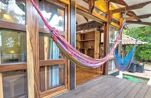 Cocles House | Beautiful bungalow set in a beach front tropical garden