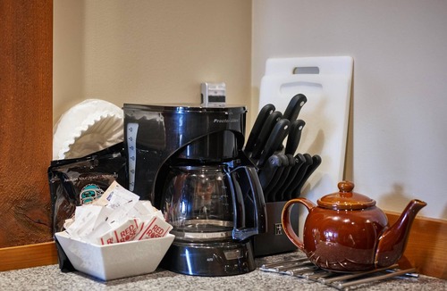 Ucluelet Apartment | Beautiful Condo in a Great Location, Oceanfront Complex - OE