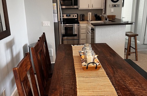 Townsite Condo | Beautiful End Unit Single Level Condo North Coast Village - Walk to the beach!